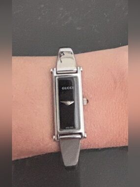 Gucci Silver (excellent condition + working) Bracelet Watch 1500 L